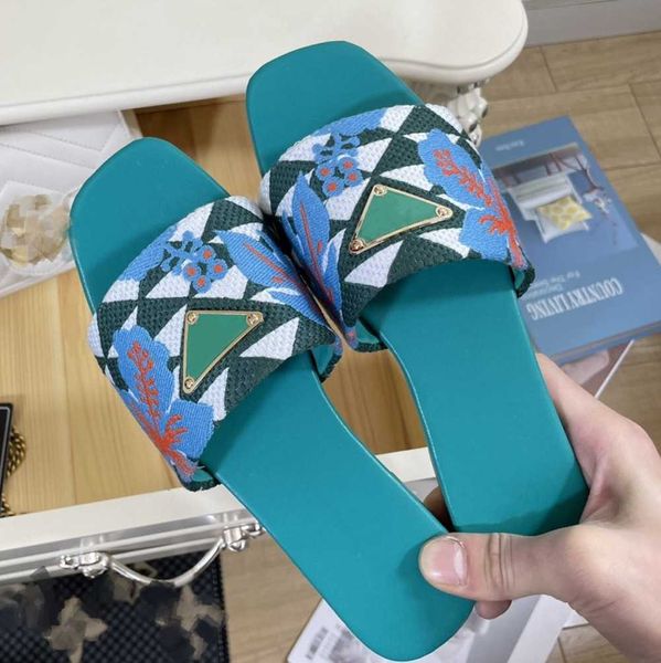 

2023 flat logo slide slippers designer womens sandals casual mule triangle floral flip flops luxury embroidery fabric dress shoes slip on op, Black