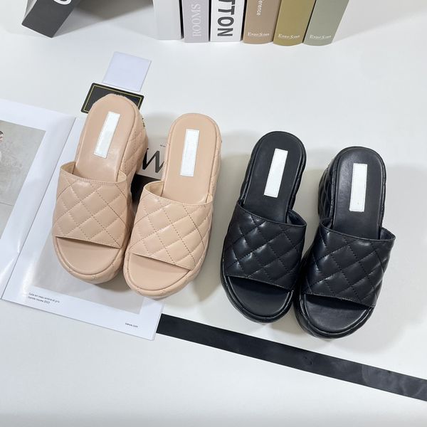 

8.5cm black beige heels slippers calfskin quilted wedge sandals women 23ss real leather padded pump sandal designer plaid mules slider flip