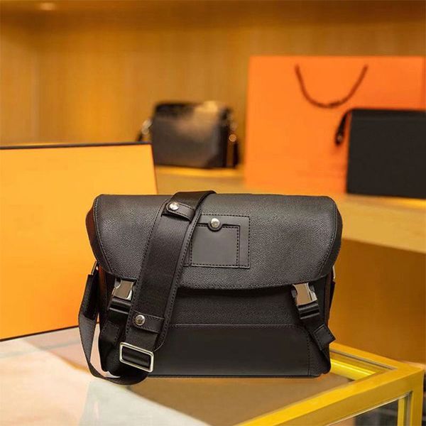 

size 36x6x25cm luxury designers mens shoulder bags purses classic fashion men messenger bags leather cross body bag school bookbag should cr