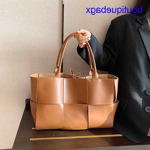 

luxury bottegss venetss arco evening bags online store bag women's 2023 new korean texture single big shoulder large capacity wove with