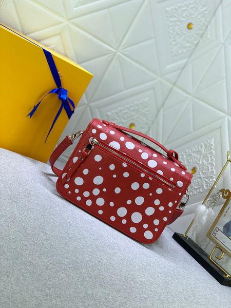 

premium leather ladies handbag with one shoulder casual formal armpit straddle classic fashion size 25-19-7cm m46409