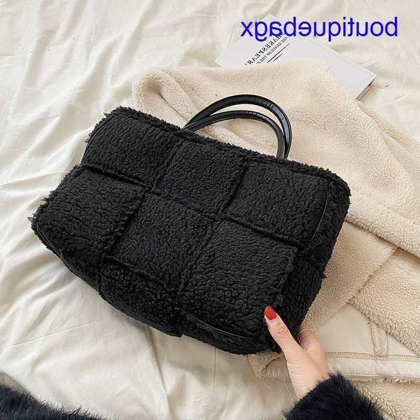 

luxury bottegss venetss arco evening bags online store woven lamb wool 2023 women's portable new underarm fashion plush large capa with