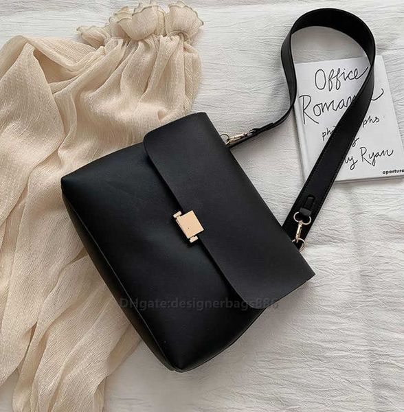 

designer large capacity bag female crossbody bags new korean fashion commuter briefcase messenger hand