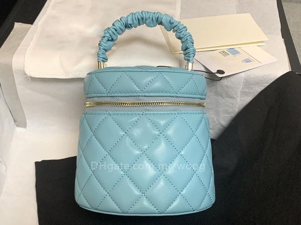 

2023 shopping bag spring and summer small bucket hand carry makeup bag with small mirror large capacity travel bag