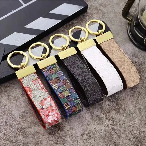 

2023 Multicolor Keychain Brand Designers Key Chain Womens Fashion Bee Buckle Keychains Car Keyring Handmade Leather Men Women Bags Pendant Accessories 1