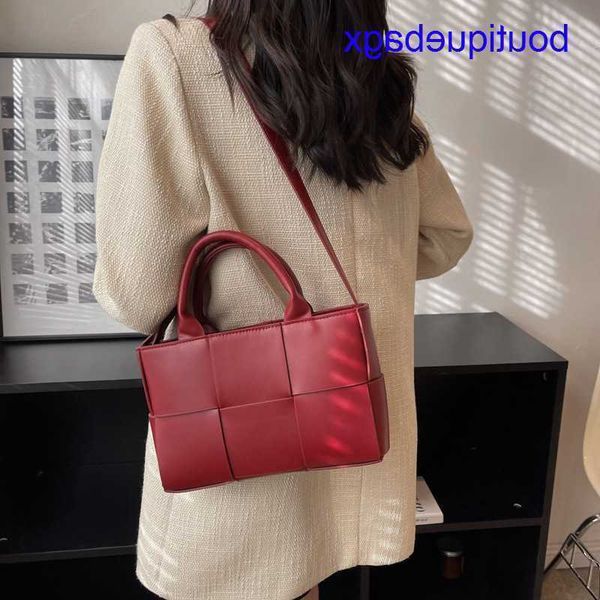 

luxury bottegss venetss arco evening bags online store bag new trend women's in spring leisure 2023 fashion one-shoulder simple cr with