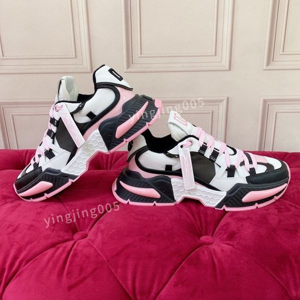 

2023new mens perforated sneakers sporty shoes white black grey casual shoe for woman rubber sole trainer with triangle logo sneaker