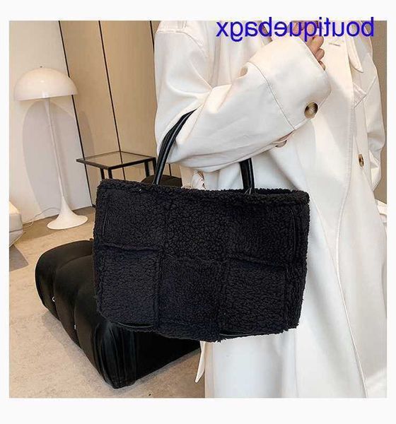 

luxury bottegss venetss arco evening bags online store winter network 2023 new autumn red tide and versatile woven large capacity with logo