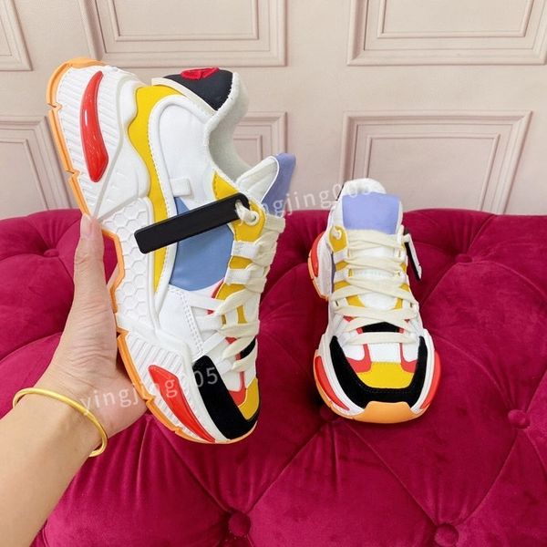 

2023new men perforated sneakers sporty shoes white black grey casual shoe for woman rubber sole trainer with triangle logo sneaker