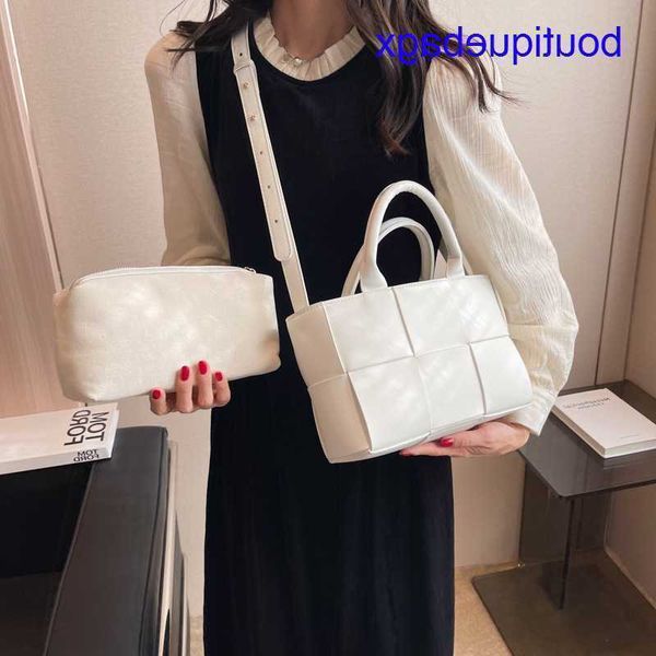

luxury bottegss venetss arco evening bags online store capacity new large woven bag 2023 fashion hand spring women's simple tote h with