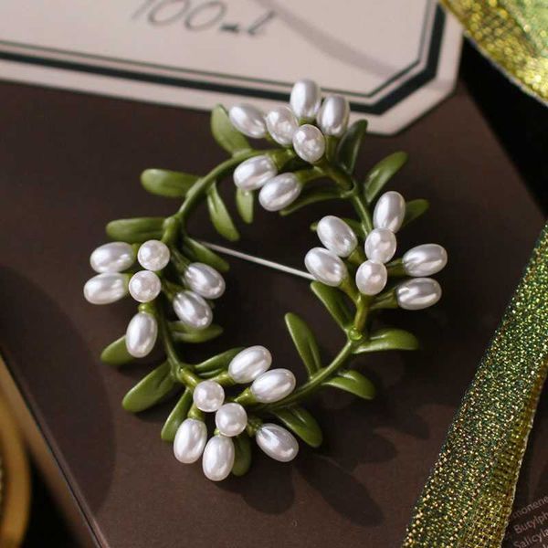 

pins brooches creative delicate green enamel cane vine brooches for women retro pearl wrea casual weddings brooch pins giftsl230315, Gray