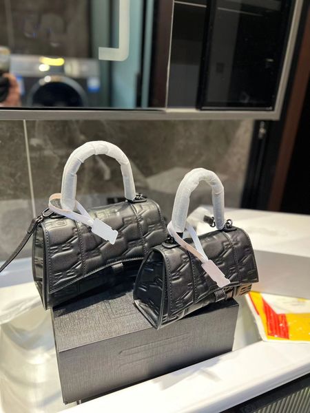 

2021 women's shoulder bag sell hourglass bag women's leather b lock flap handbag black pocket twisted women's b bag wallet