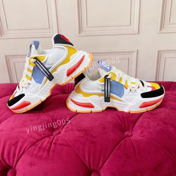 

2023new men perforated sneakers sporty shoes white black grey casual shoe for woman rubber sole trainer with triangle logo sneaker