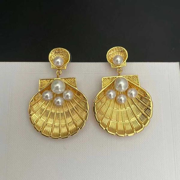 

luxury design pearl shell earrings fashion personality earrings earrings studs 0401, Golden