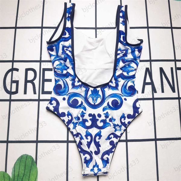 

luxury swimwears fashion designer classic print sleeveless girl swimsuit slimming cut to trim the waist line resort style bathing suit swimw, White;black