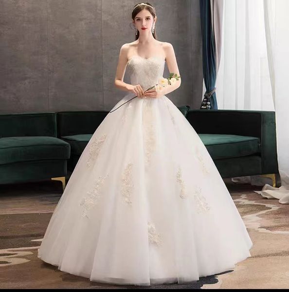 

2023 super quality sweetheart neckline bridal with handmade beads wedding ball gown with lace luxury and elegant, White