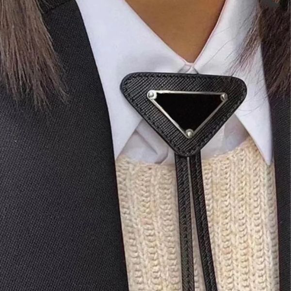 

P Designer Tie Men Women Classic Fashion Leather Bow Ties Inverted Triangle Letter Tie Daily Accessories Girlfriend Gift