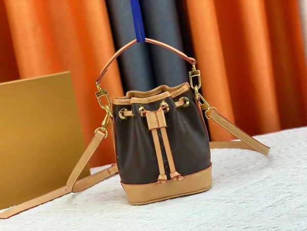 

fashion designers women handbags shoulder bags luxurys lady crossbody highs quality classic flower letter leather messenger purses chains ma
