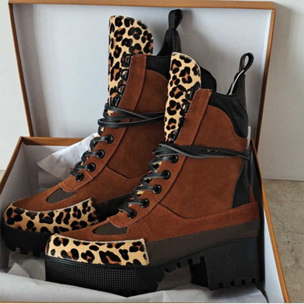 

women laureate winter shoes platform martin desert boots lace-up ankle high hell boot leather flamingos love arrow medal eather coarse ladie, Black