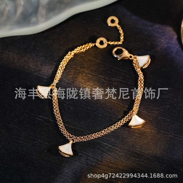 

baojia four-flower skirt bracelet female rose gold fan full diamond simple personality double-layer fritillary pendant titanium steel, Black