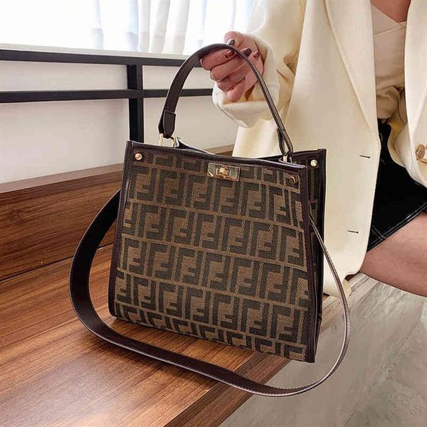 

2022 new factory whole trend tote bag canvas women's personality messenger printing big portable shoulder bag236q