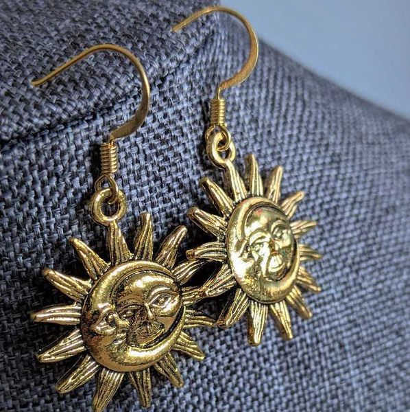 

charm gothic vintage sun earrings human face sun dagger earrings creativity dainty jewelry gift for women l230315, Golden
