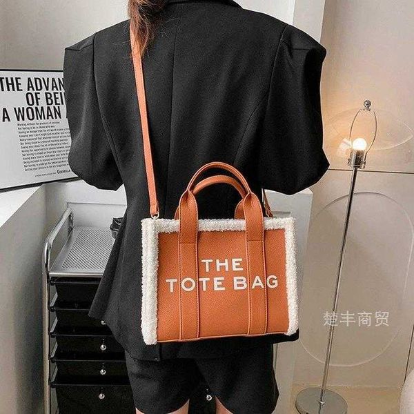 

beautiful bag 2023 autumn new fashion tote bag plush edge portable messenger bag