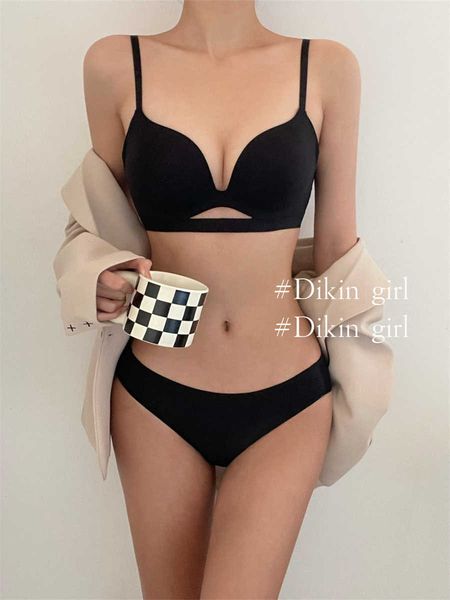 

bra non-marking underwear women gather to show the large upper support and anti-sagging white 2023 with the auxiliary breast and no steel, Red;black