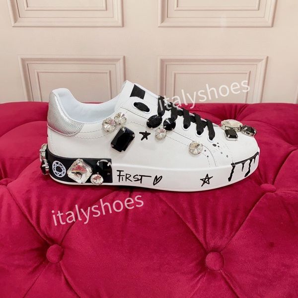 

2023 new designer shoes for mens womens bapestas outdoor trainers patent leather black white sax blue orange camo green white flats riding w