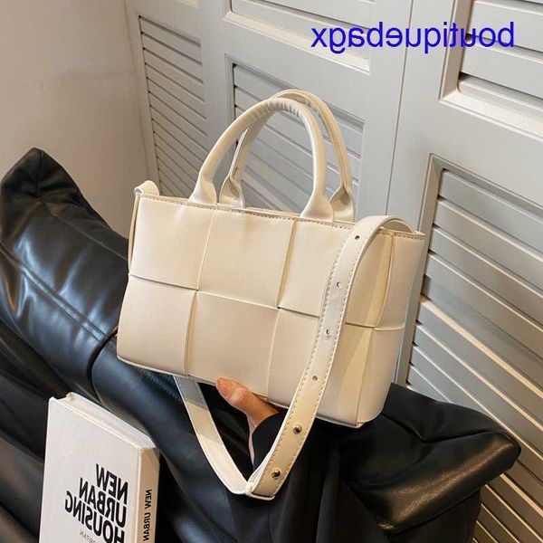 

luxury bottegss venetss arco evening bags online store 2023 new fashion korean version bag spring texture large woven commuting to with logo