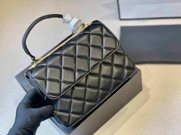 

2023 new brand one shoulder bag can hold the cross body side shoulder shoulder hand is a perfect package superdisplay atmosphere behind the