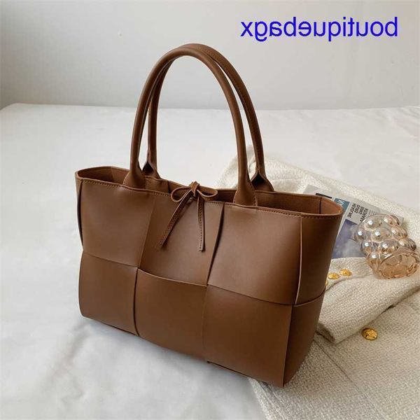 

luxury bottegss venetss arco evening bags online store and handbag for women with superior air feeling small number of designs wov with logo
