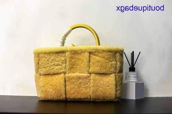 

luxury bottegss venetss arco evening bags online store 2023 new autumn and winter fashion high texture woven lamb wool tote women' with
