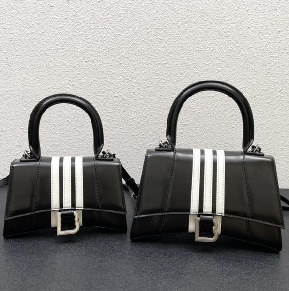 

designer bag handbag purse crossbody bag postman's bag women fashion luxury wallet metal lock chain genuine leather handle
