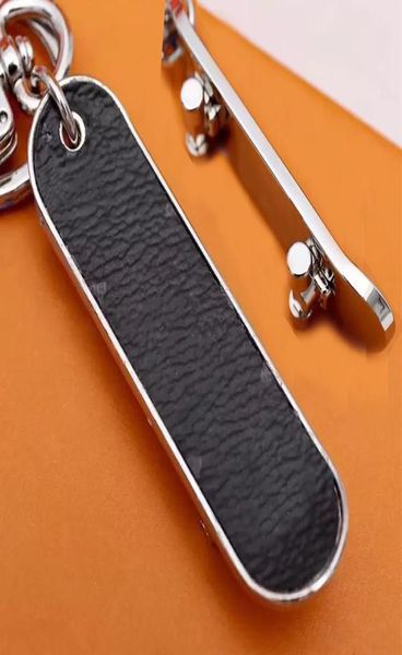 

skateboard keychains stainless steel creative brand keychain brown black pendant accessories with box 949a9536076, Silver