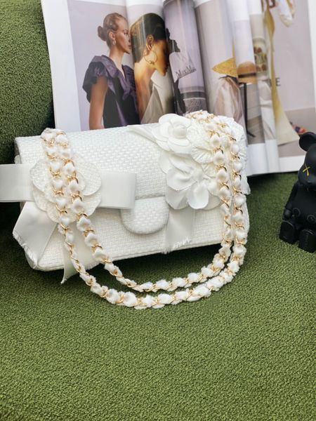 

embroidered chain bag 2023 new brand one shoulder bag can hold the cross body side shoulder shoulder hand is a perfect package
