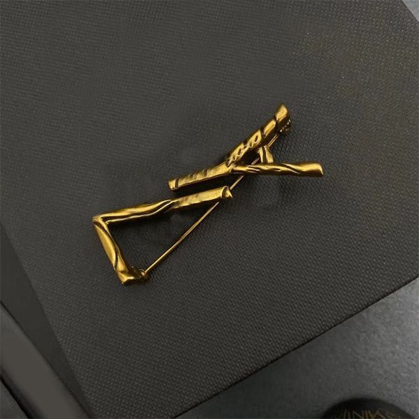 

silver color classic shape designer brooches ladies popular party wedding make old retro style pin for backpacks romantic delicate big men b, Gray