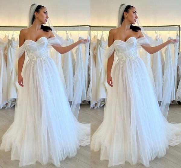 

beach country style a line wedding dresses for bride sweetheart off shoulder tulle applique lace bridal gowns boho bohemian sweep train seco, White
