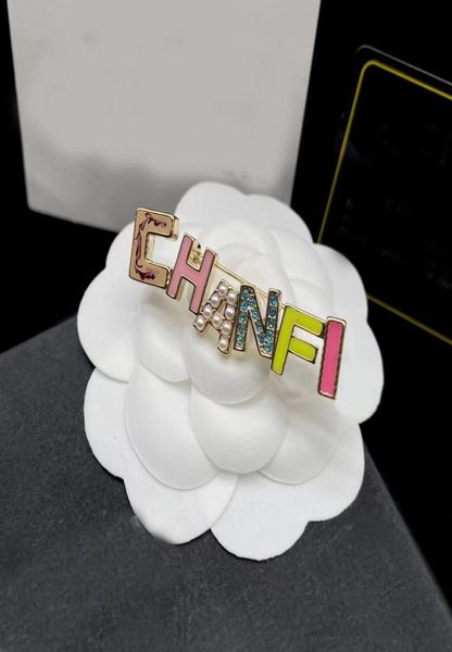 

2022 new fashion color letter brooches pearl enamel luxury designer brooch pins for women party gift jewelry2414180, Gray