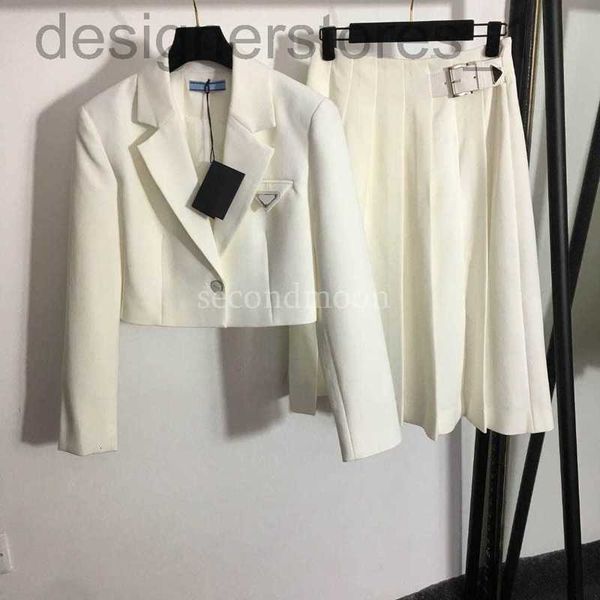 

designer women business style dress lapel neck suit jacket triangle badge decoration skirts high waist pleated skirt q23j, White