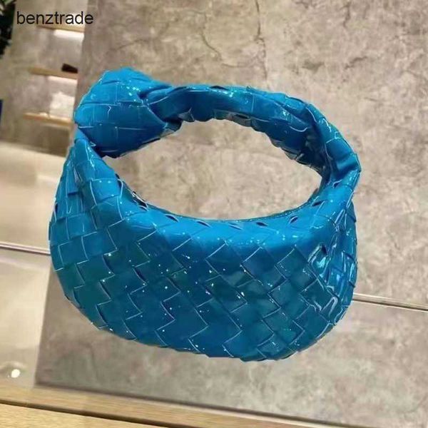 

bottegs venets jodie commuter handbag hand woven dumpling 2022 new jodie knotted pleated cloud patent leather niche design