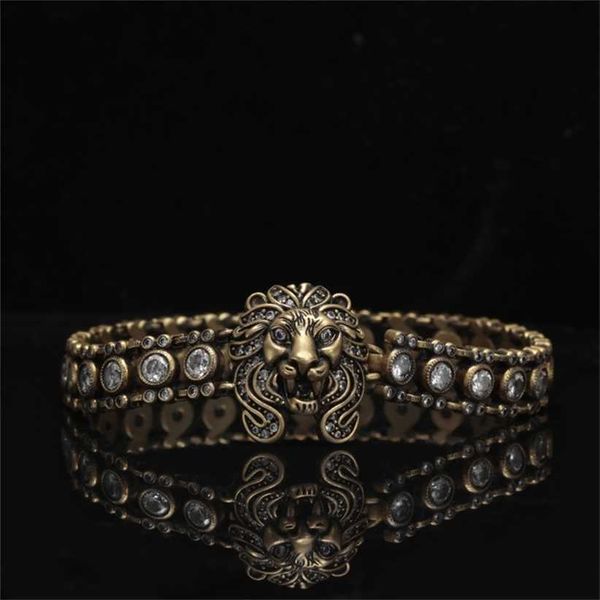 

2023 designer new jewelry series lion king alloy exaggerated heavy industry style stone inlaid domineering bracelet texture chain men, Black