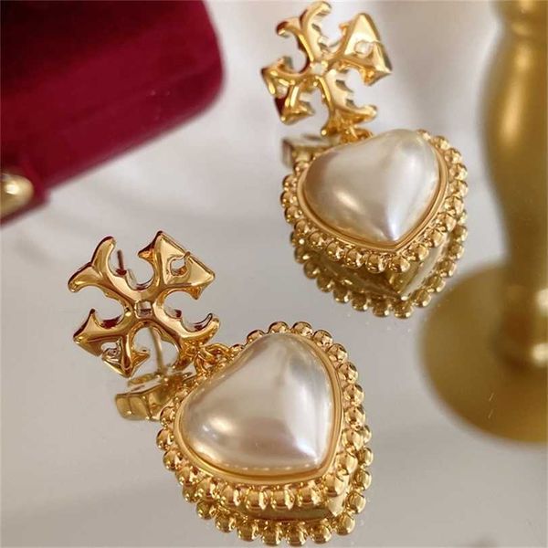 

2023 designer new fashion jewelry pearl earrings, court style, temperament, versatile earrings, silver needle girl, Golden