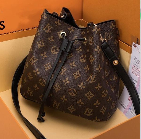 

2023 new designer tote bag women shoulder bags leather brown flower bucket bag famous drawstring handbags cross body purse