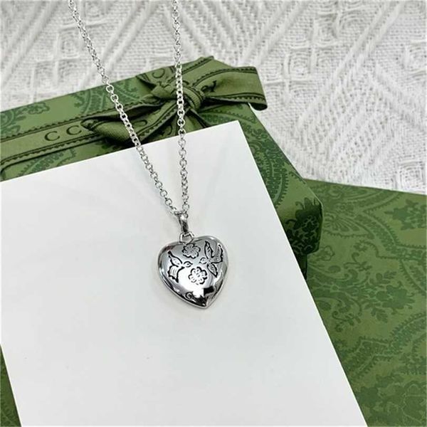 

2023 designer new fashion jewelry fearless necklace 925 silver flower pattern personalized fashion men's and women's love couple n