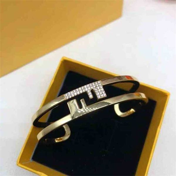 

2023 designer new letter rhinestone open brass fashion star bracelet, Black