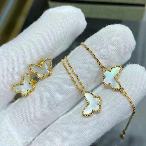 

2023 fashion s925 sterling silver sweet butterfly pendant necklace women luxury clover brand designer shell short choker bracelets necklace