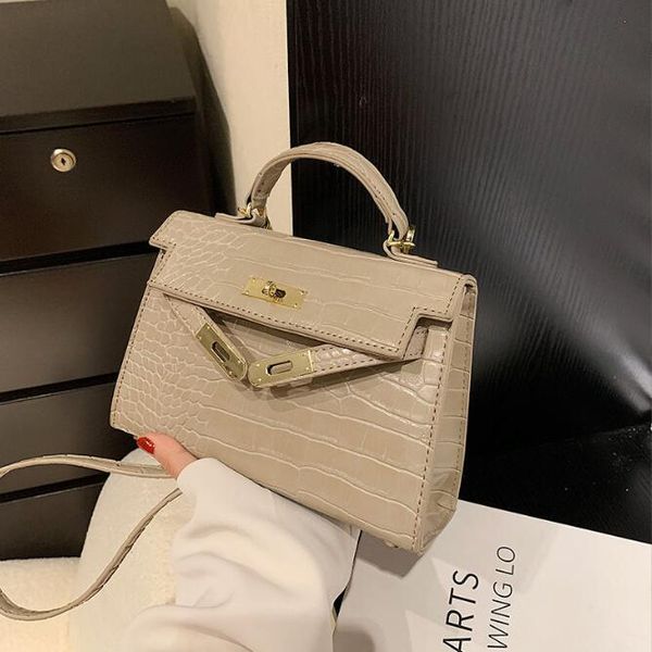 

2023 new shoulder bags for women chest pack fashion tote chains hand lady presbyopic purse handbags 8