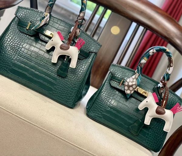 

evening bags famous brand bag designer bag fashion temperament elegant crossbody bag full of aura of large capacity female bag handbag