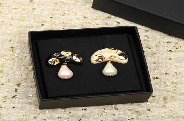 

2023 luxury quality charm brooch mushroom shape in white and black color in 18k gold plated have box stamp ps33394502129, Golden